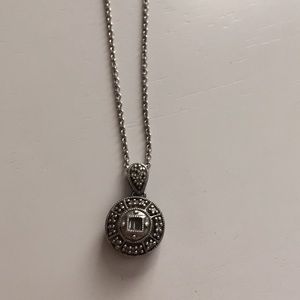 Pendant necklace